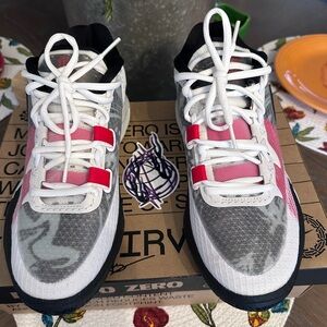 Nike Kyrie 8 Irving, white/university red-black sneakers. Women’s size 8.5